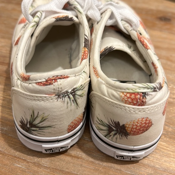 Vans. Pinapple Print.  Women’s 5 - Picture 7 of 15